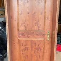 Portoncino in legno per appartamento