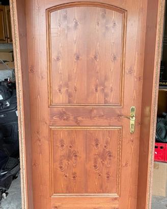 Portoncino in legno per appartamento