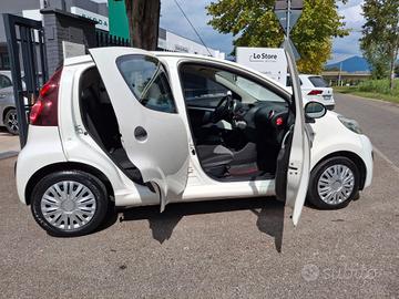 Peugeot 107 1.0 Benzina 68CV. 5 Porte-OK NEOPATENT