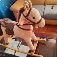 Cavallo a dondolo animato Trattabile
