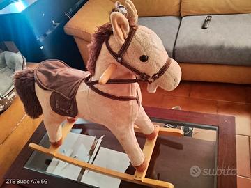 Cavallo a dondolo animato Trattabile