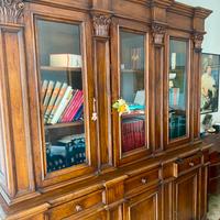 Libreria vetrina vintage con capitelli