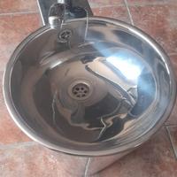 lavabo in acciaio 