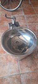 lavabo in acciaio 