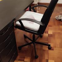 Scrivania con sedia