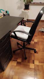 Scrivania con sedia