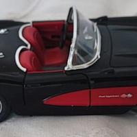 Bburago Chevrolet Corvette 1957 scala 1/24