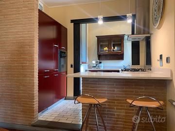 Sgabelli, sedie e tavolo