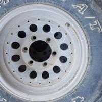 Cerchi fuoristrada con gomme 235/75/15