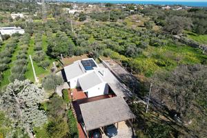 VILLA SINGOLA A POLIGNANO A MARE