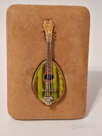 Miniatura violino in ottone e smalto. Anni 50/60