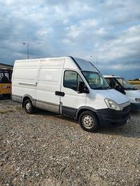 IVECO DAILY 35S11 FURGONATO