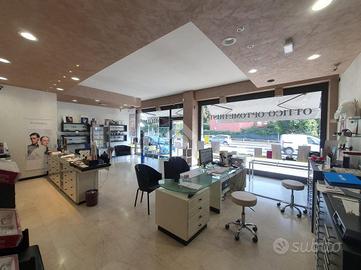 NEGOZIO A VILLA CARCINA