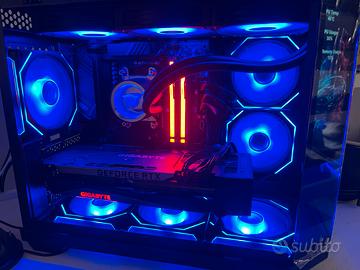 Pc da gaming facia alta con schermo lcd integrato