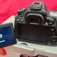 Fotocamera Canon eos 80d con ottica Canon 15/85