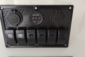 Pannello interruttori a bilanciere per barche