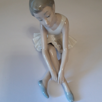 Statuina in porcellana