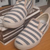 Sneakers slip on