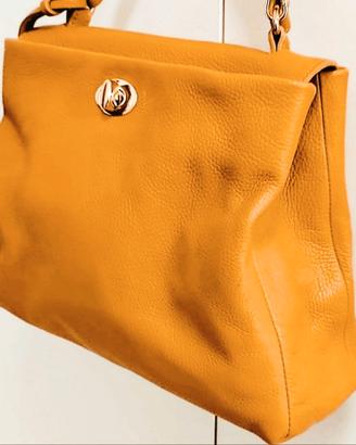 Borsa da donna Vera pelle colore senape firmata.