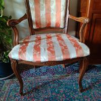 Coppia di poltroncine classiche