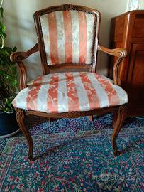 Coppia di poltroncine classiche