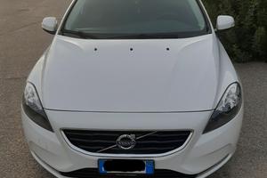 Volvo V40 D2
