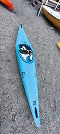 Kayak azzurro – Perception Fox – agile e tecnico