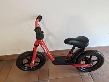 Bici senza pedali rossa