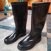 Stivali neri unisex in gomma due paia a 15 euro