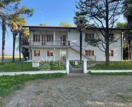 VILLA SINGOLA CON TERRENO AGRICOLO