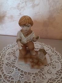 Vecchia statua bambino  in porcellana Capodimonte.