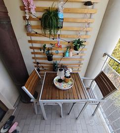 Tavolo da esterno Ikea con sedie e telo copertura 