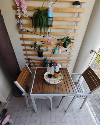Tavolo da esterno Ikea con sedie e telo copertura 