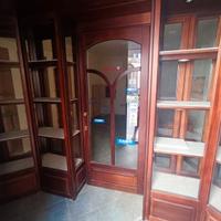 vetrina porta in mogano per gioielleria Iglesias
