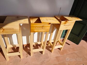 tavolini con casse di vino 