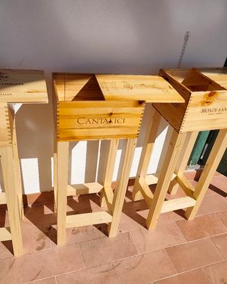 tavolini con casse di vino 