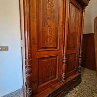 Armadio in legno massiccio