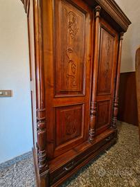 Armadio in legno massiccio