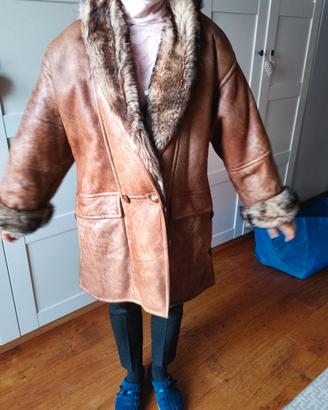 Montone da donna taglia 40 (veste largo).