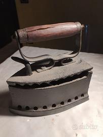 Antico Ferro da stiro