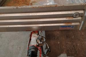 carrello appendice con documenti 