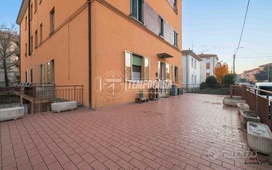 TRILOCALE CON INGRESSO INDIPENDENTE E AMPIO TERRAZ