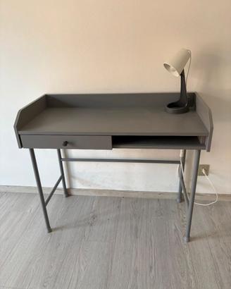 Scrivania Ikea modello Hauga, misure cm 100 x 45