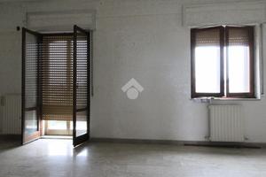 4 LOCALI A ISOLA DI CAPO RIZZUTO