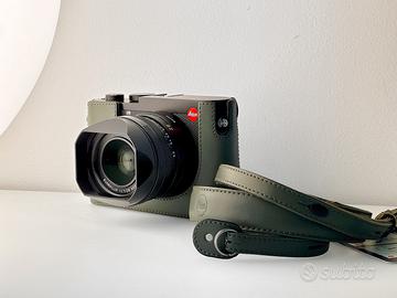 Leica Q3 Half Case+Tracolla Orig. nuovi di  zecca
