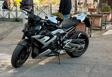 BMW   M 1000 R  M1000R anno 2026    KM 1900