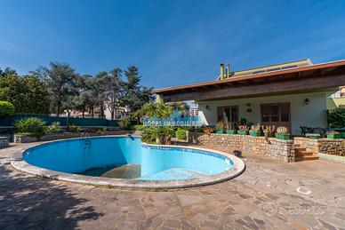 Villa di prestigio con piscina in via di blasi