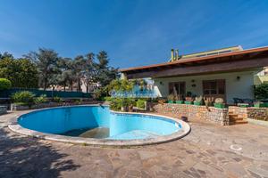 Villa di prestigio con piscina in via di blasi