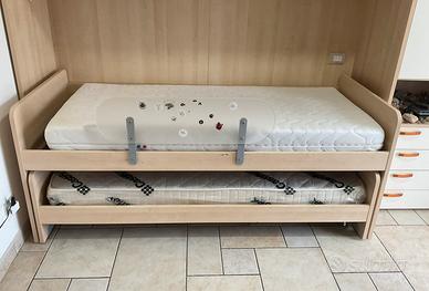 2 LETTI DA UNA PIAZZA  SCORREVOLI CON MATERASSI