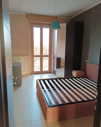 2 lettini+matrim+divano+2armadi+mob bagno+entratin